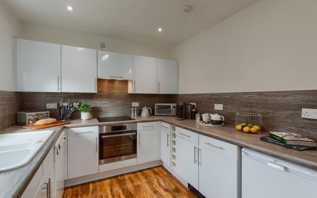 Captivating 3-bed Apartment by Gleneagles