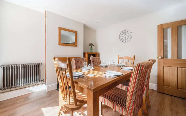 Host Stay Sherrington Road Abode