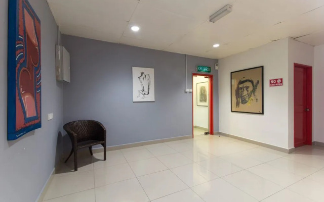 OYO 304 Zero Hour Hotel