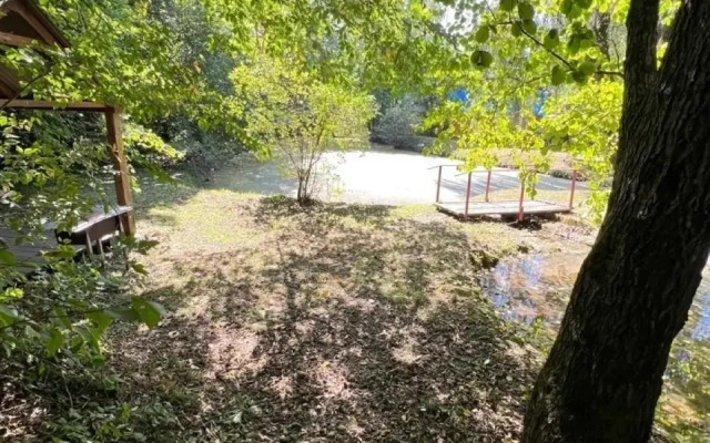 У озера на улице Речная 38