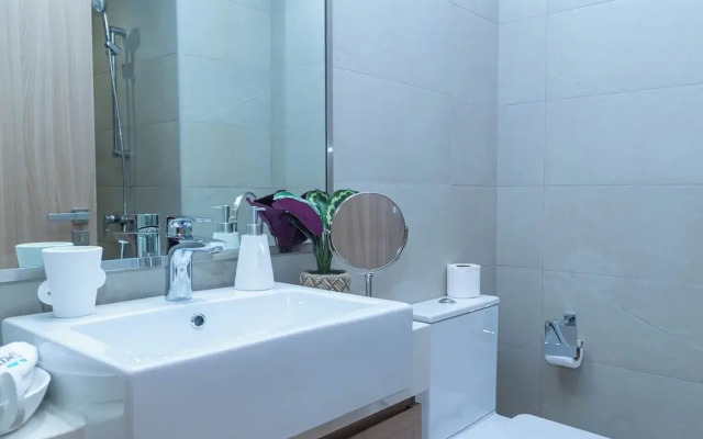 Bloomfields Deluxe STU Azizi Riviera