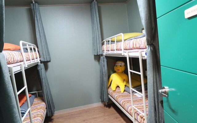 Party Guesthouse - Hostel