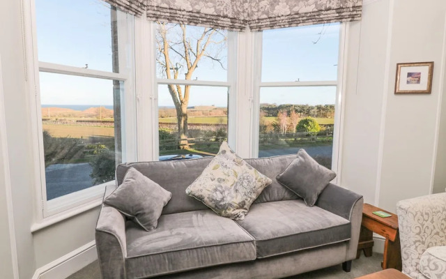 Whinstones at 4 The Villas