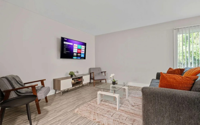 Spacious 2BR 2BA City Haven