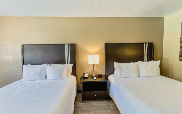 The Oakhurst Inn at Yosemite