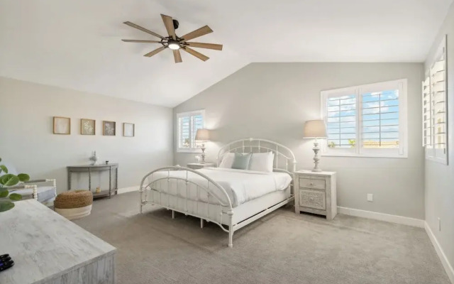 Red Mountain Retreat 5 BDR w/ Heated Pool!