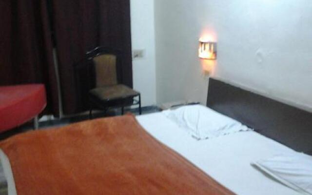 Hotel Rama Inn
