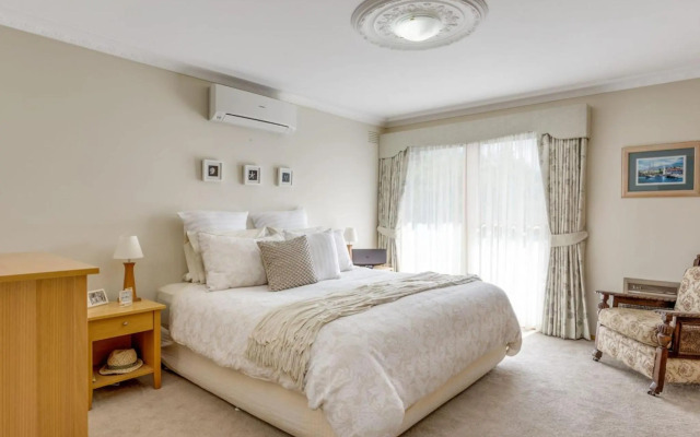 Poolside Getaway Dromana