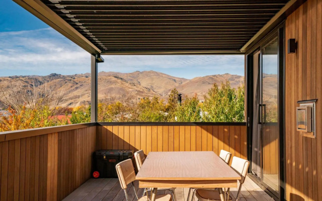 Mountain Vistas - Cromwell Upstairs Holiday Apartment