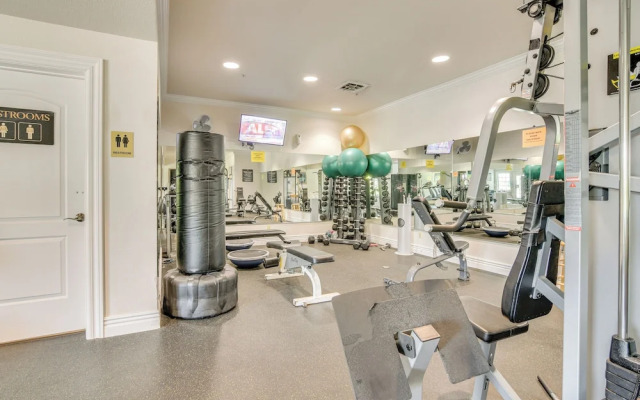 Branson Family Condo: Golf, Relax & Swim!