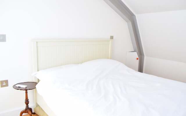 2 Bedroom Loft Flat in Hammersmith
