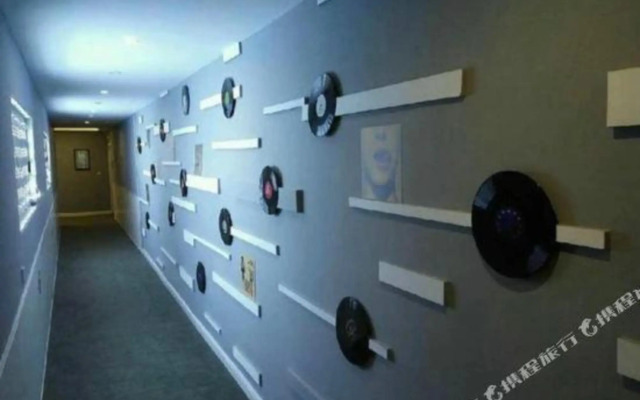 Dalian impression space Inn