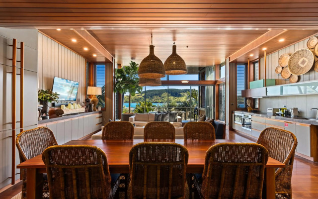 Yacht Club Villas