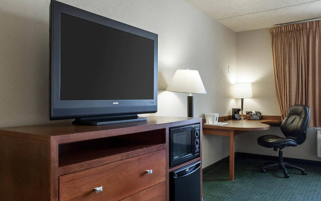 Baymont by Wyndham Jamestown Conference Center & Water Park