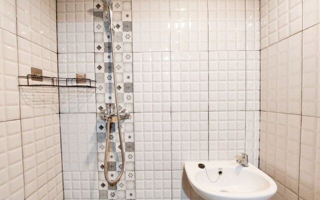 Good Deal And Homey Studio At De Prima Apartment