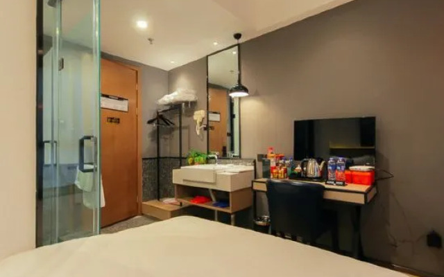 And hotel (Zhengzhou Zhongyuan Fota Century Happy Garden)