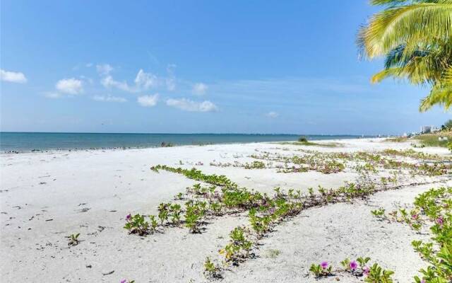 Tropical Paradise - Three Bedroom Home