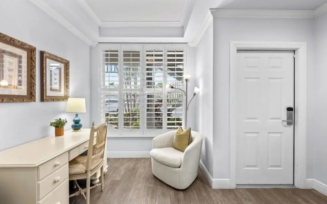 Bologna - Luxury 2-BR Condo with Lake & Golf Views at Green Links, Lely Resort. Access to Pool, Hot Tub, Tennis Courts, and Golf Courses. Near Naples Beaches & Downtown