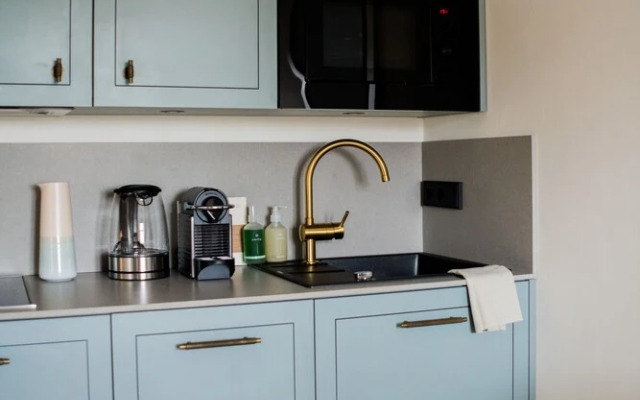 Bob W Munich Airport - Peterhof