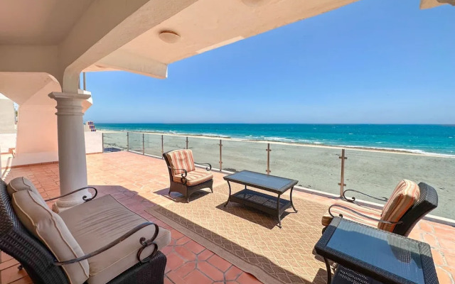 Your Beachfront Escape Close to Everything