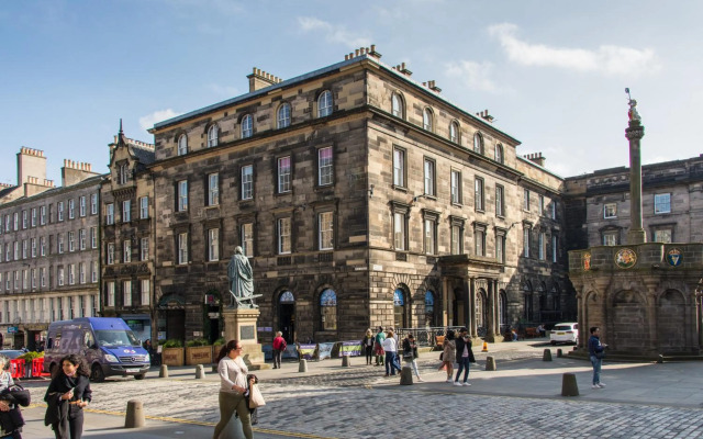 Parliament Sq (apt 10 ) Royal Mile