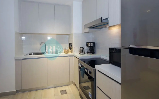 Stunning canal view apartment Yas island
