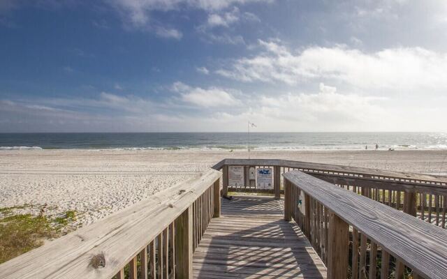 Beach View 3br/2ba W/pools Sleeps 8