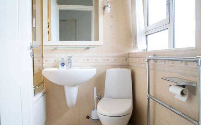 1 Bedroom Apartment Near Victoria Station