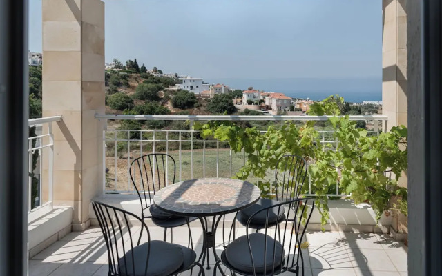 Phaedrus Living: Seaview Hilltop Maisonette
