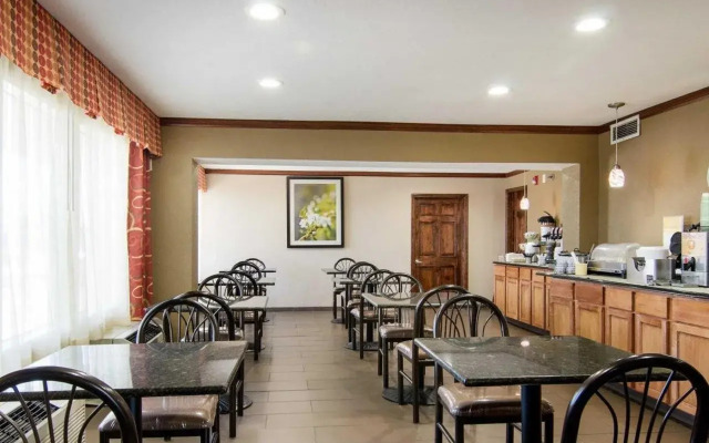 Quality Inn Merriam - Kansas City