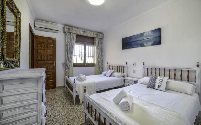 Villa - 4 Bedrooms with Pool and WiFi - 107481
