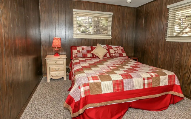 RedAwning Lakefront Retreat