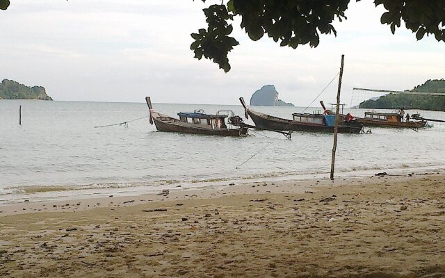 Pasai Beach Lodge