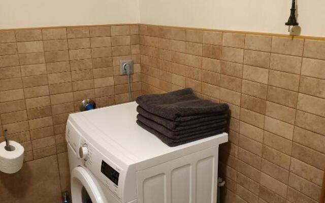 NON-Smoking Vesetas Apt 25min from Old Town