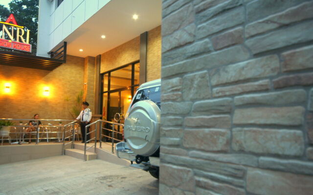 Anri Pension House