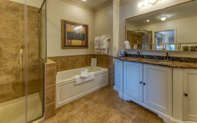 Grand Cascades Lodge