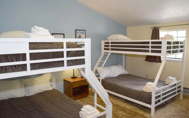 Claim_jumper_townhouse_19