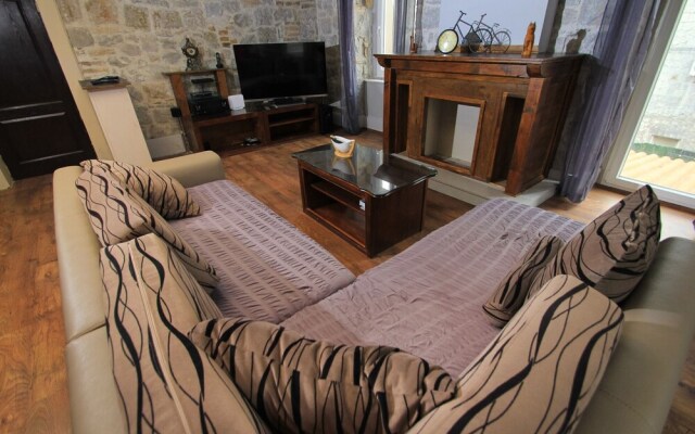 Luxury 120 m2 apt With Balcony Next to the Beach