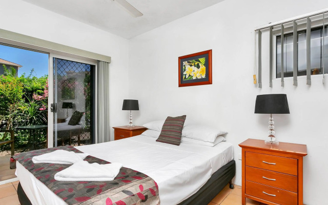 Cairns Reef Apartments & Motel