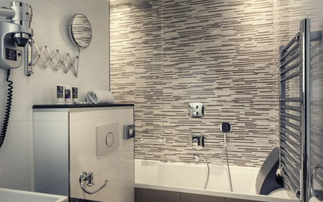 Mercure Paris Arc de Triomphe Wagram