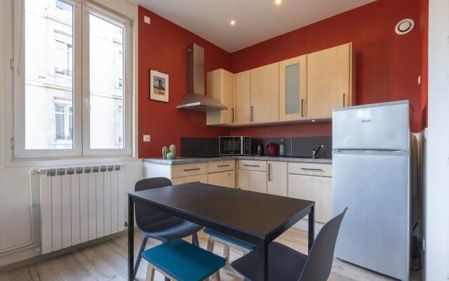Studio Portes Vieille Ville de Nancy: calme, cosy et lumineux