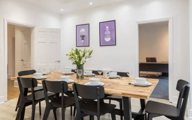 Spacious House With Parking Near Heaton Park