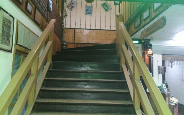 Shwe Pauk Pin Inn