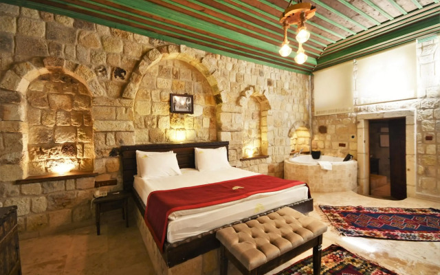 Under Cave Hotel