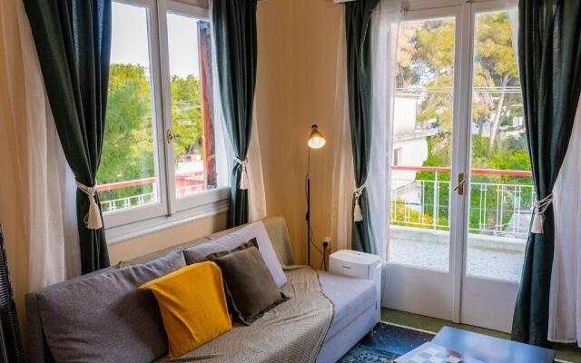 Lovely 1-bdrm condo, balconies 5 min walk to beach