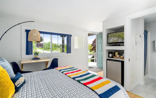 Seascape Motel & Cottages