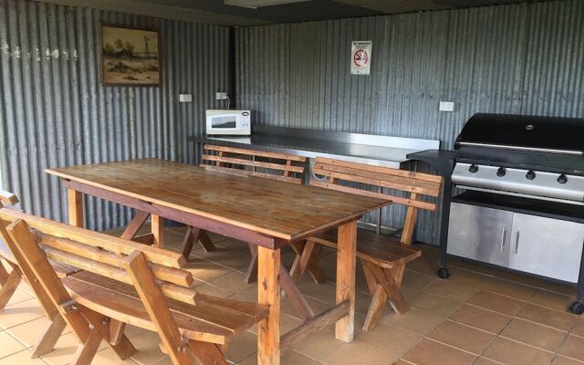 Tuckerbox Motor Inn