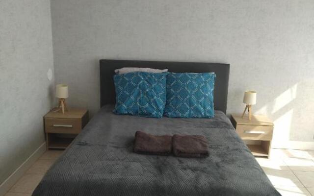 Fleur D'orchidee Studio 99 (Adults Only)