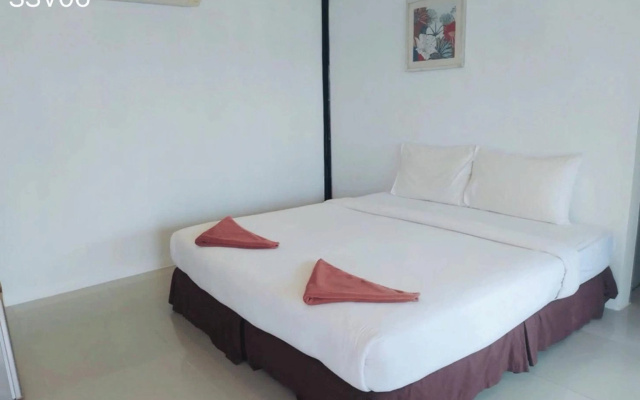 Phi Phi Cozy Seafront Resort
