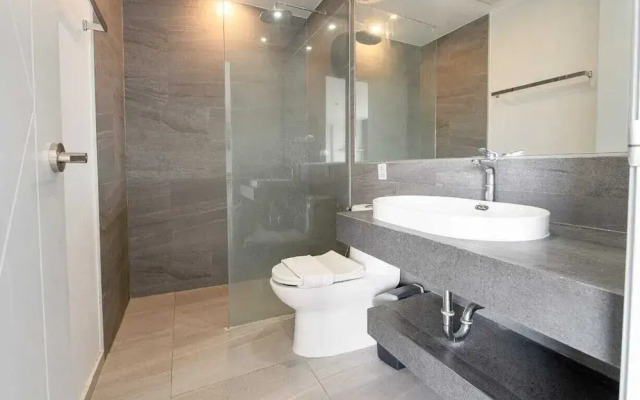 Sleek 2 Bed Apt T2-818